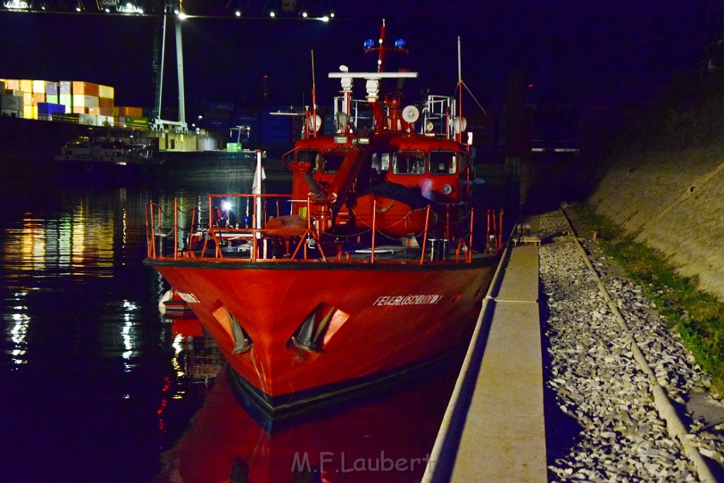 Havarie Wassereinbruch Motorraum beim Schiff Koeln Niehl Niehler Hafen P348.JPG - Miklos Laubert